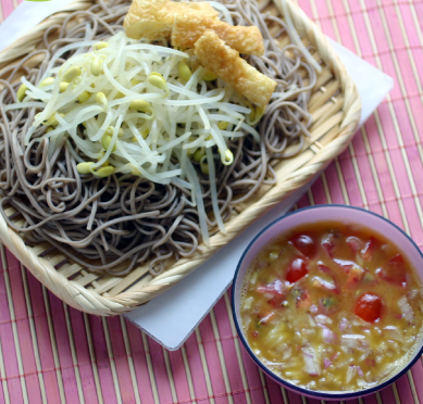 小粒大豆モヤシ添えざるそば