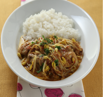 小粒大豆モヤシのバターチキンカレー